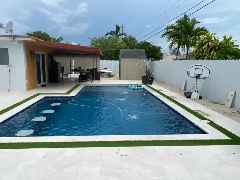 Aqualis Pools custom pool construction